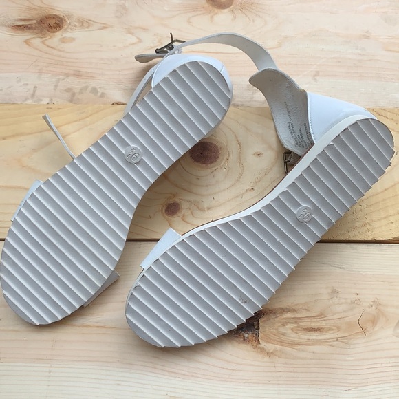 Mossimo - Picture 3 of 3